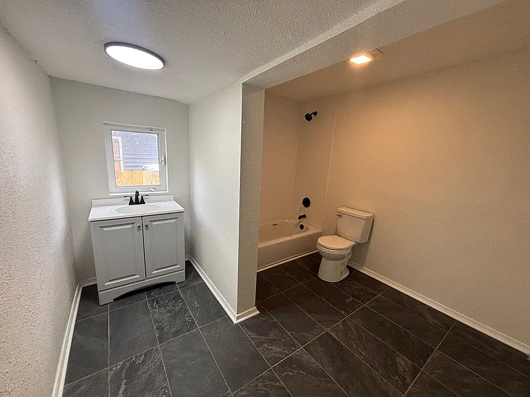 655 S Hillside St — Photo 5
