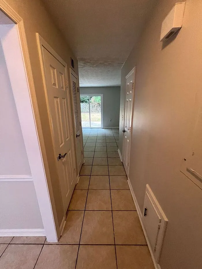 2 bed, 2.5 bath, 1200 sqft, $1,399 — Photo 2