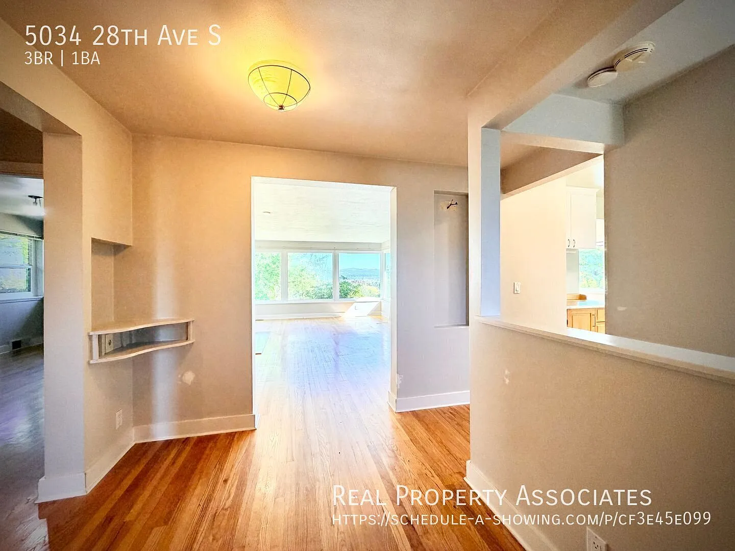 Beautiful Beacon Hill Home with Mountain & Lake Views — Photo 2