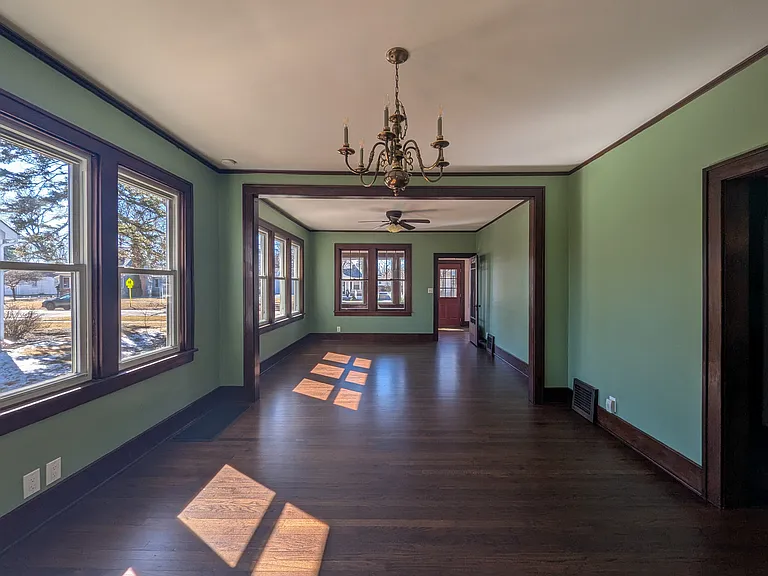 512 Lake St — Photo 3