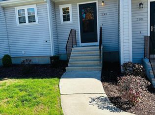 195 Red Oak Ln UNIT 195, Bridgeport, CT 06606