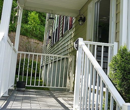 5th image of 290 Yorktown Ct