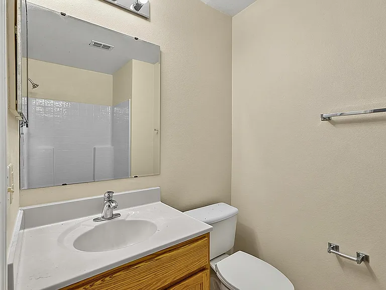 75 London Dr — Photo 29