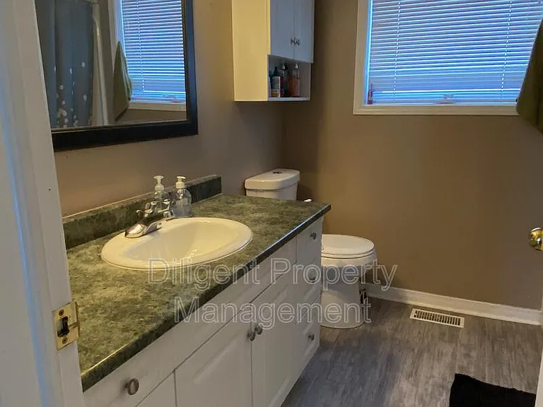 588 Howden St #6 — Photo 26
