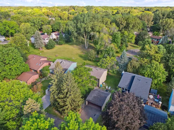 11772 Red Fox Dr, Osseo, MN 55369