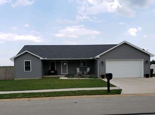 1828 Whitetail Ln, Pekin, IL 61554