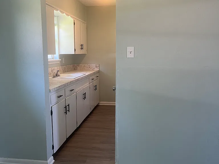 214 E Reagan Ave — Photo 3