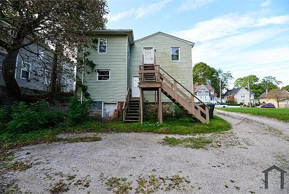 2 bed, $895 — Photo 2