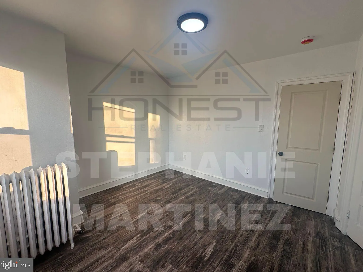 3 bed, 1.0 bath, 1128 sqft, $1,600 — Photo 2