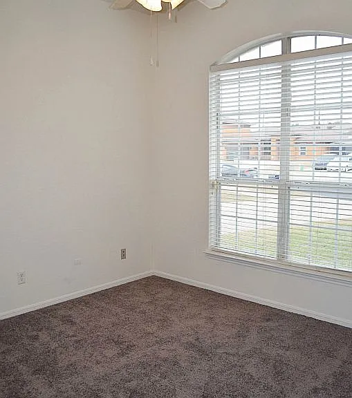 4902 Slate Ct — Photo 30