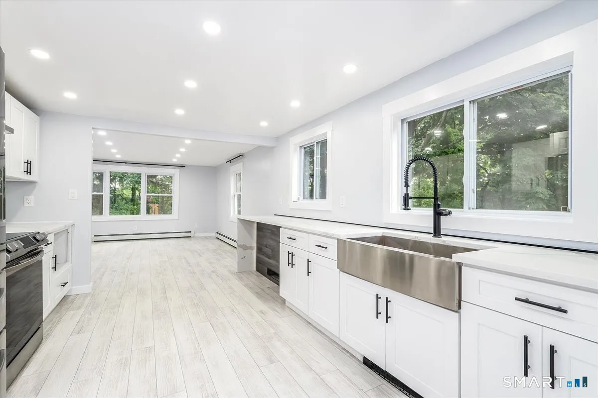 1 bed, 1.0 bath, 690 sqft, $2,300 — Photo 1