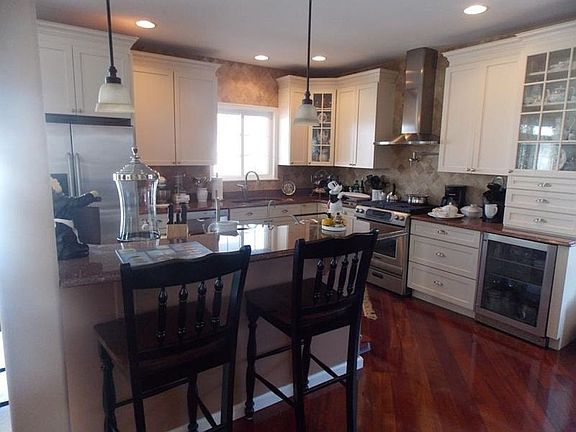 2nd image of 202 W Chestnut Ave