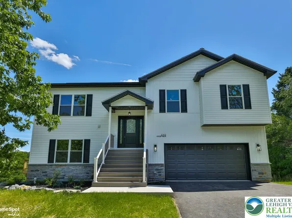 2212 Skyline Dr, Slatington, PA 18080