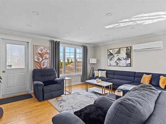 3rd image of 1707 Torbay Road