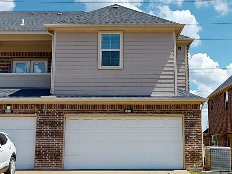 2011 Harvey Mitchell Pkwy S — Photo 32
