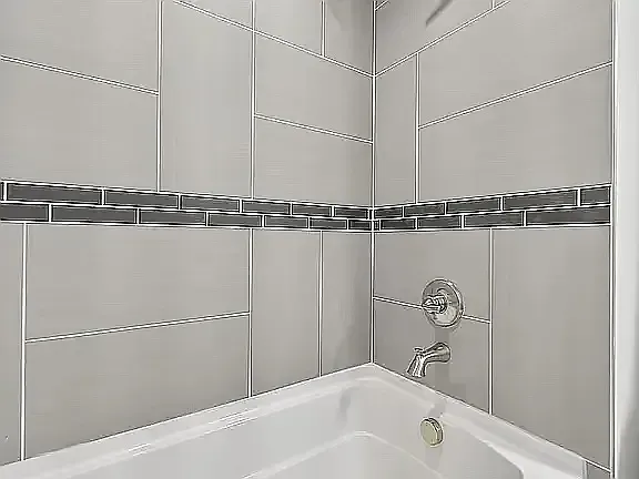 105 Mapleview Dr #105 — Photo 3