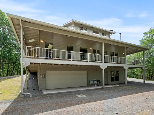 466 Three Pines Rd, Grants Pass, OR 97526