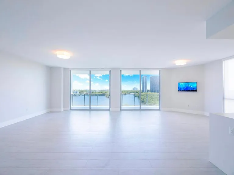 17111 Biscayne Blvd #702 — Photo 7