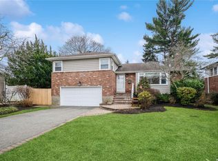 1376 Sally Ct, East Meadow, NY 11554