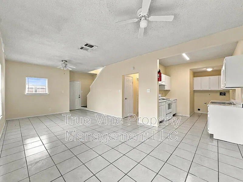 4 bed, 2.0 bath, 1400 sqft, $1,350 — Photo 3