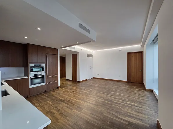 400 5th Ave APT 45E, New York, NY 10018
