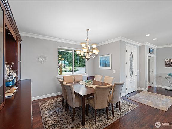 4th image of 880 Shoshone Drive