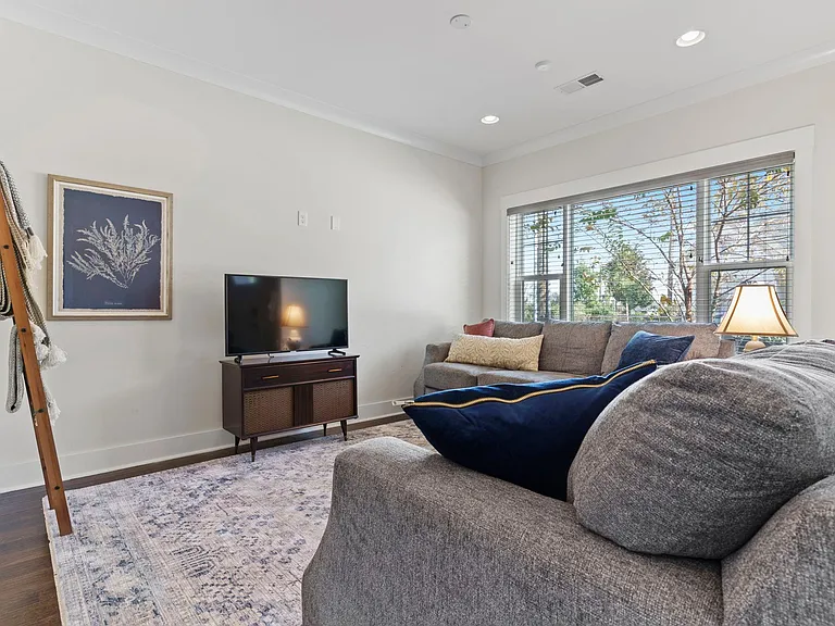 105B McCall St — Photo 33