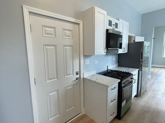 3rd image of 1450 W Chicago Ave #4