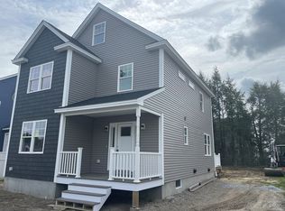 26 Marriner St, Lowell, MA 01852