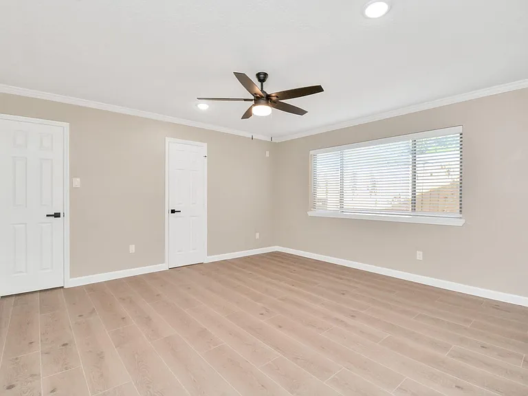 10550 Emnora Ln — Photo 18