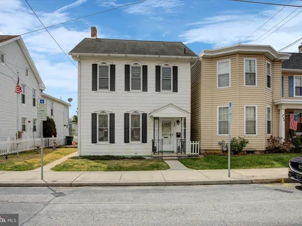 136 E 2nd St, Waynesboro, PA 17268