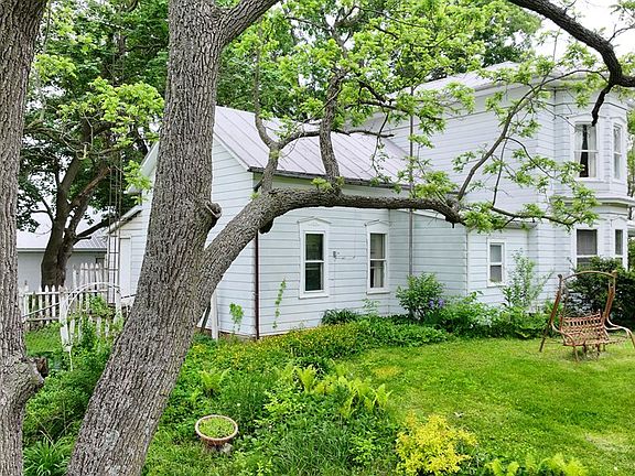 5th image of 2037 Windsor Rd