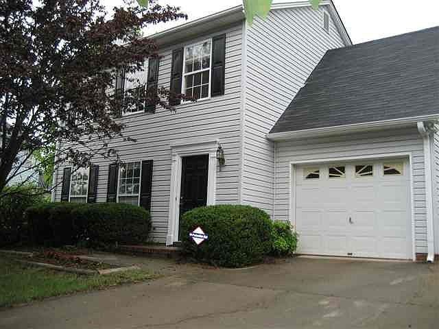 2nd image of 116 Riverside Chase Cir