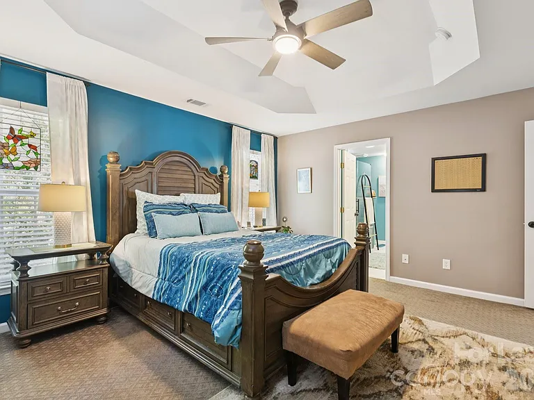 6037 Queens Walk Ct — Photo 20