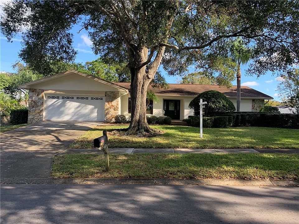 1st image of 214 Normandy Cir W