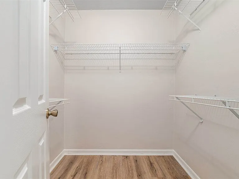 9755 SW 52nd Rd — Photo 32