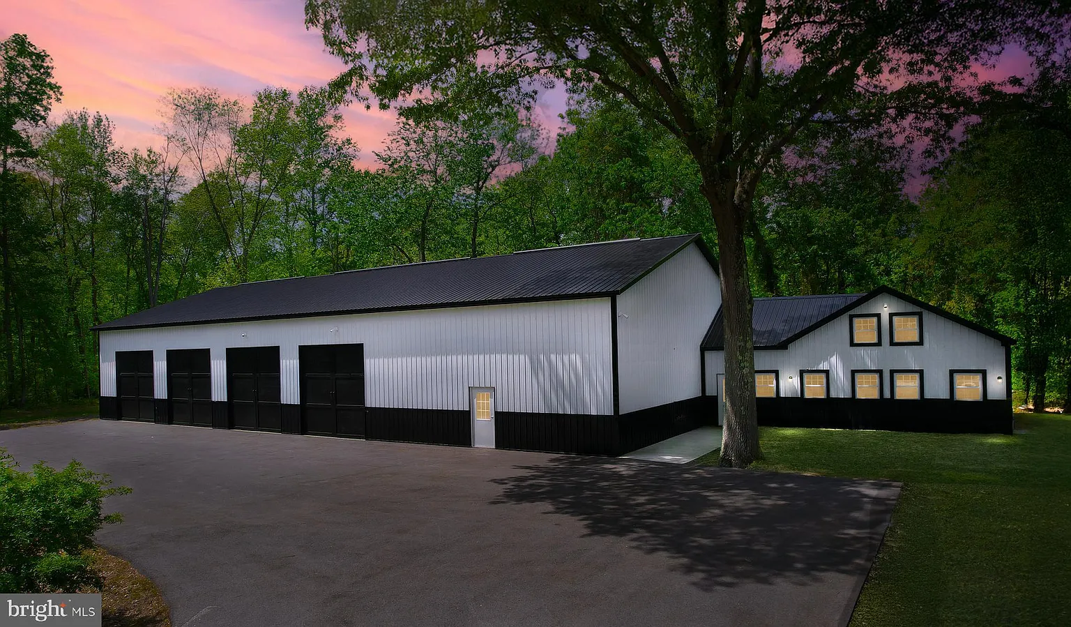 8067 Croom Rd photo 1