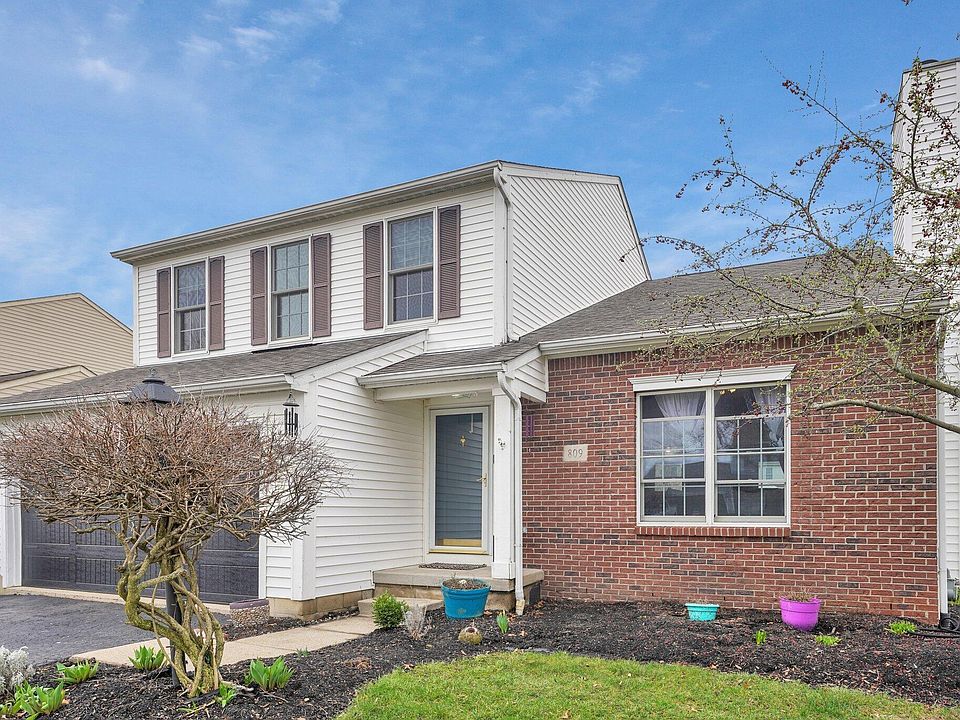 1st image of 809 Barberry Spur Ave