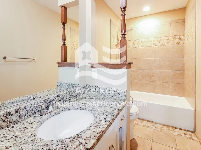 1466603_011_wm_-_main_bathroom_13228920.jpg