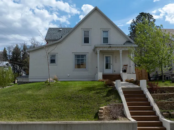 320 5th Ave SE, Minot, ND 58701