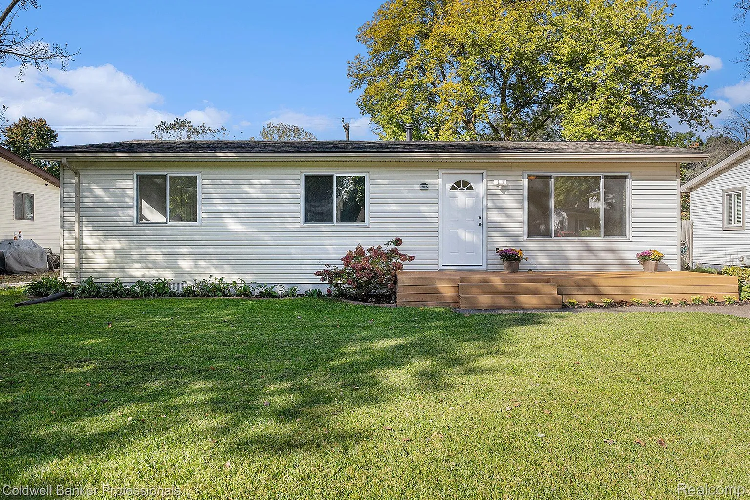 5085 Lindholm Dr photo 1