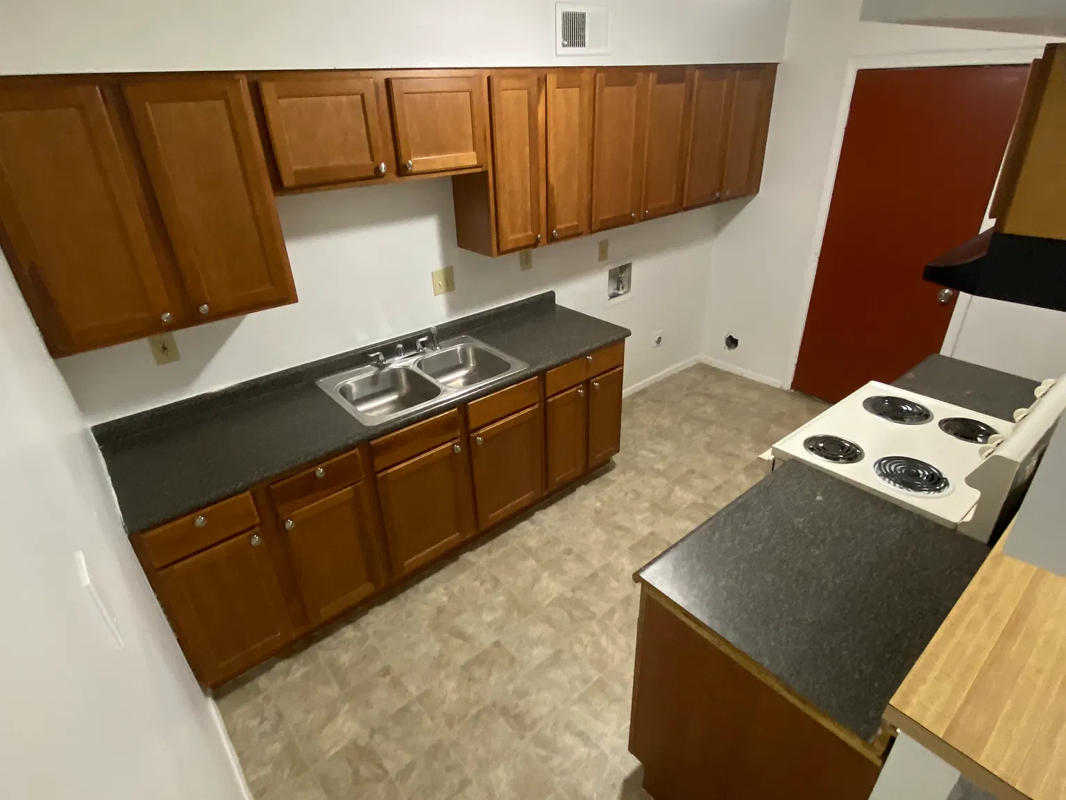 3 bed, 1042 sqft, $1,300 — Photo 4