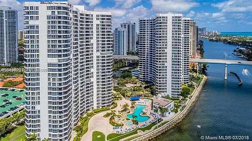 3600 Mystic Pointe Dr #1401 Photo 1
