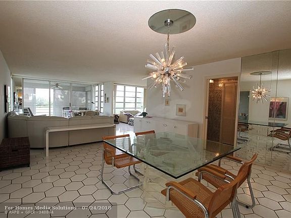 5th image of 3970 Oaks Clubhouse Dr APT 309