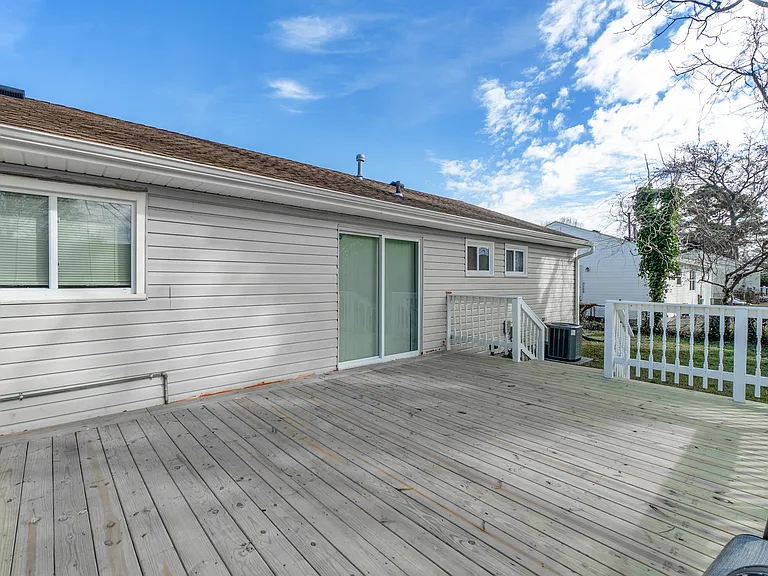 2249 Corbett Ave — Photo 26