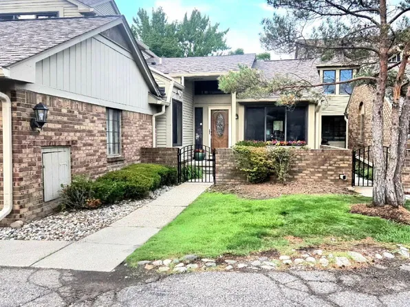 7229 Creeks Bend Dr, West Bloomfield, MI 48322