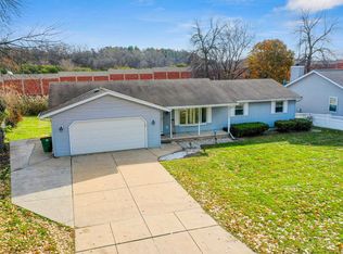 1901 Beech Tree Dr, Green Bay, WI 54304