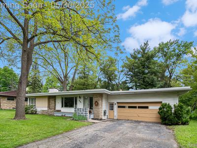 6151 Woodmoor Dr, Burton, MI, 48509