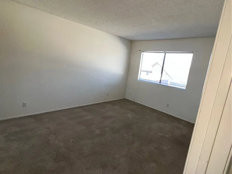1435 Westmont Dr — Photo 14
