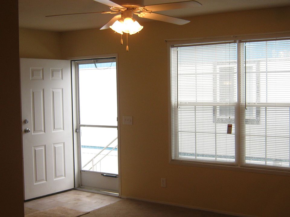 2nd image of 2031 S Rober Blvd #S031